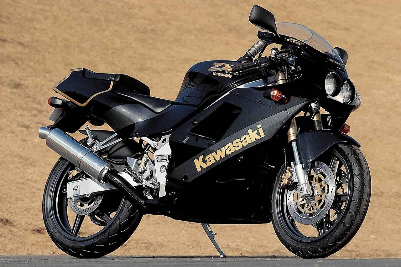 画像: Kawasaki ZXR250 1989年 総排気量：249cc エンジン形式：水冷4ストDOHC4バルブ並列4気筒 シート高：740mm 乾燥重量：144kg 発売当時価格：59万9000円