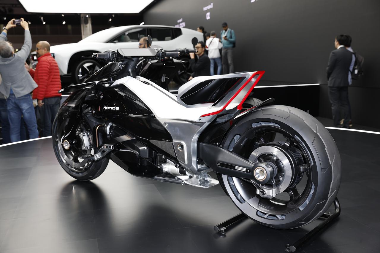 画像1: 【ワールドプレミア】ホンダ「EV Outlier Concept」“電動でしか得られない驚きと感動”を形にした自由形クルーザー【ジャパンモビリティショー2025】