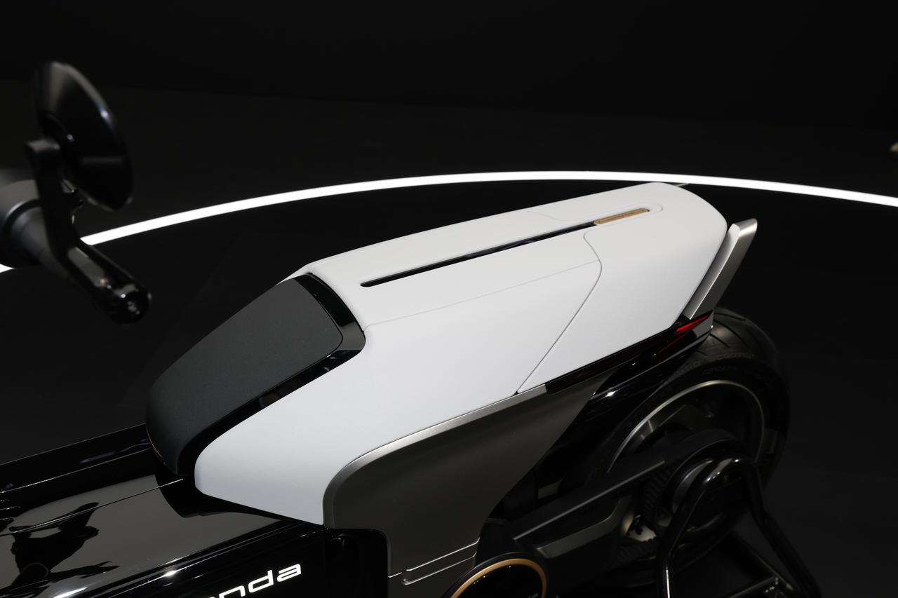 画像 : 11番目の画像 - 【写真15枚】ホンダ「EV アーバン コンセプト」 - webオートバイ