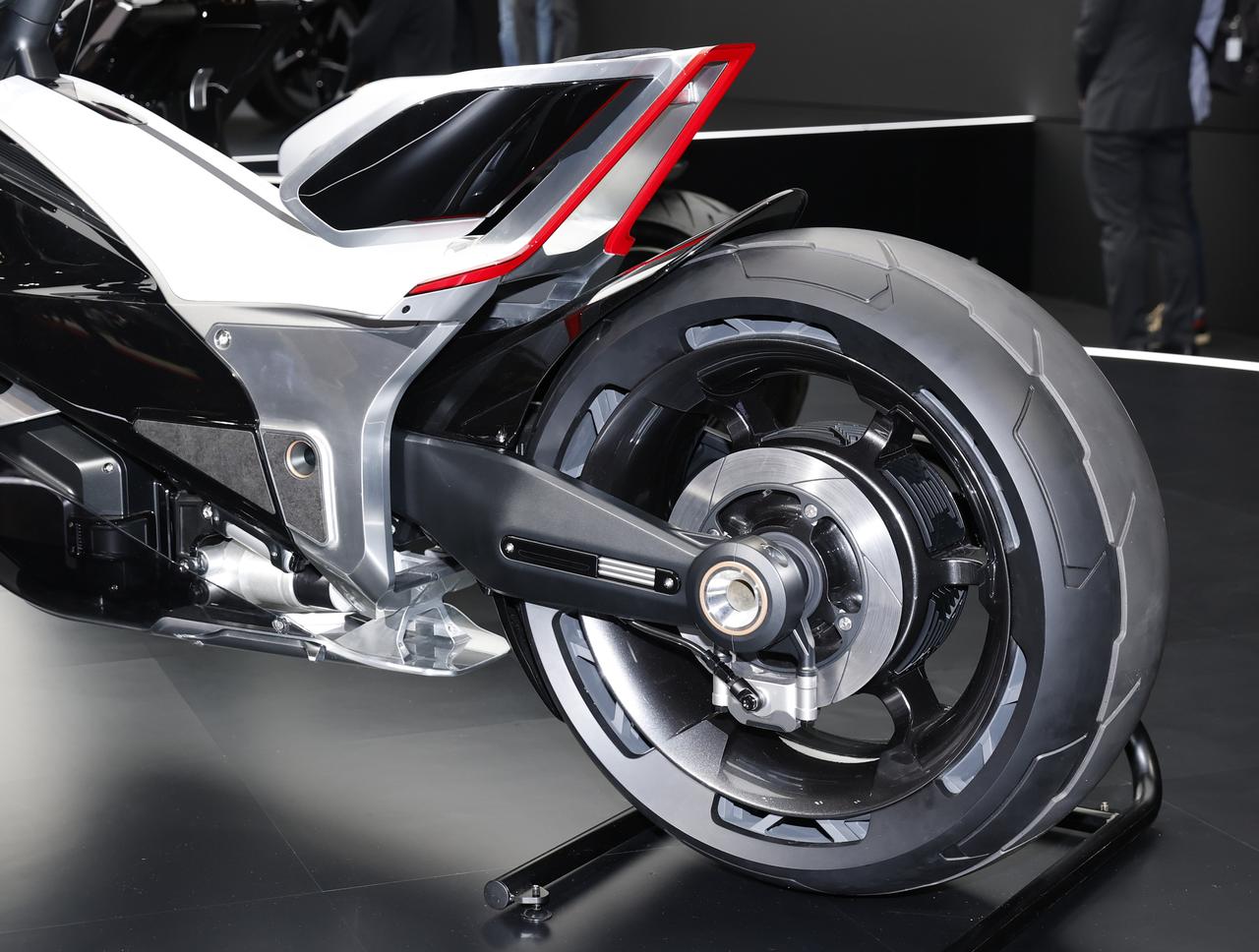 画像5: 【ワールドプレミア】ホンダ「EV Outlier Concept」“電動でしか得られない驚きと感動”を形にした自由形クルーザー【ジャパンモビリティショー2025】