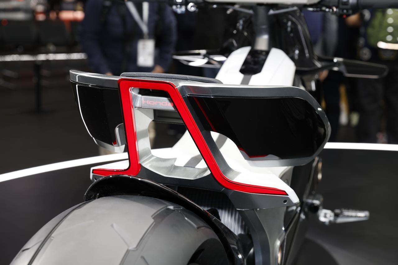 画像 : 13番目の画像 - 【写真17点】ホンダ「EV Outlier Concept」 - webオートバイ