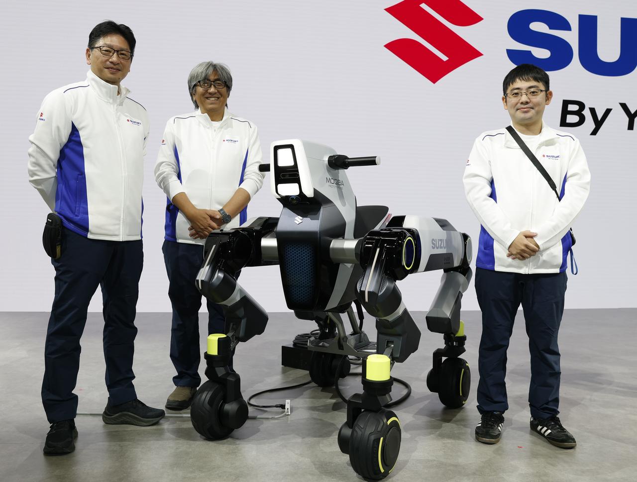 画像: 伊達正泰氏(左、デザイナー)、山田弘昭氏(中央、設計)、田口朋晃氏(右、ソフトウェア)