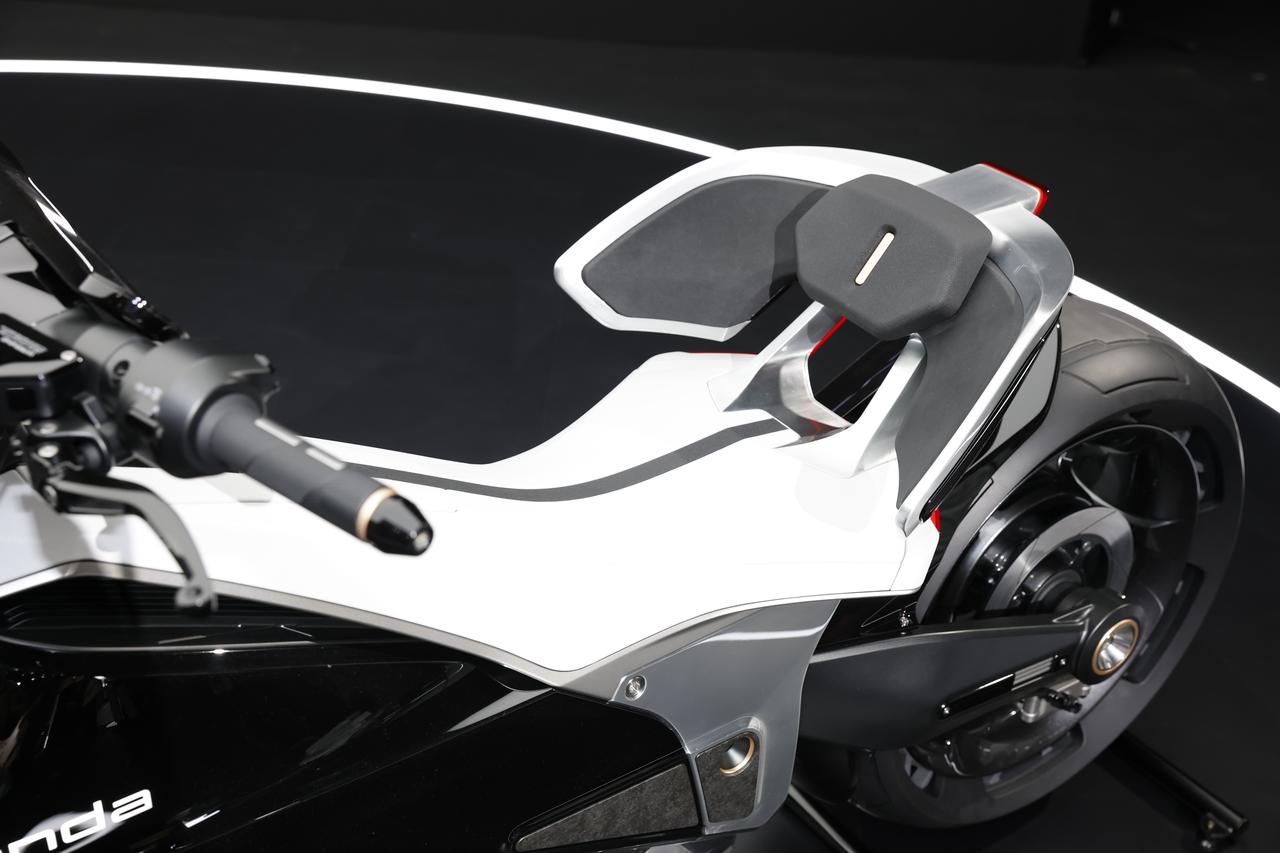 画像 : 15番目の画像 - 【写真17点】ホンダ「EV Outlier Concept」 - webオートバイ