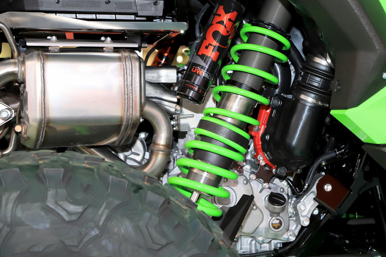 画像25: 新型「Z900RS」シリーズを世界初公開! Japan Mobility Show 2025のカワサキブースは見どころ満載|若月佑美さんはいち早く初公開モデルにタッチ