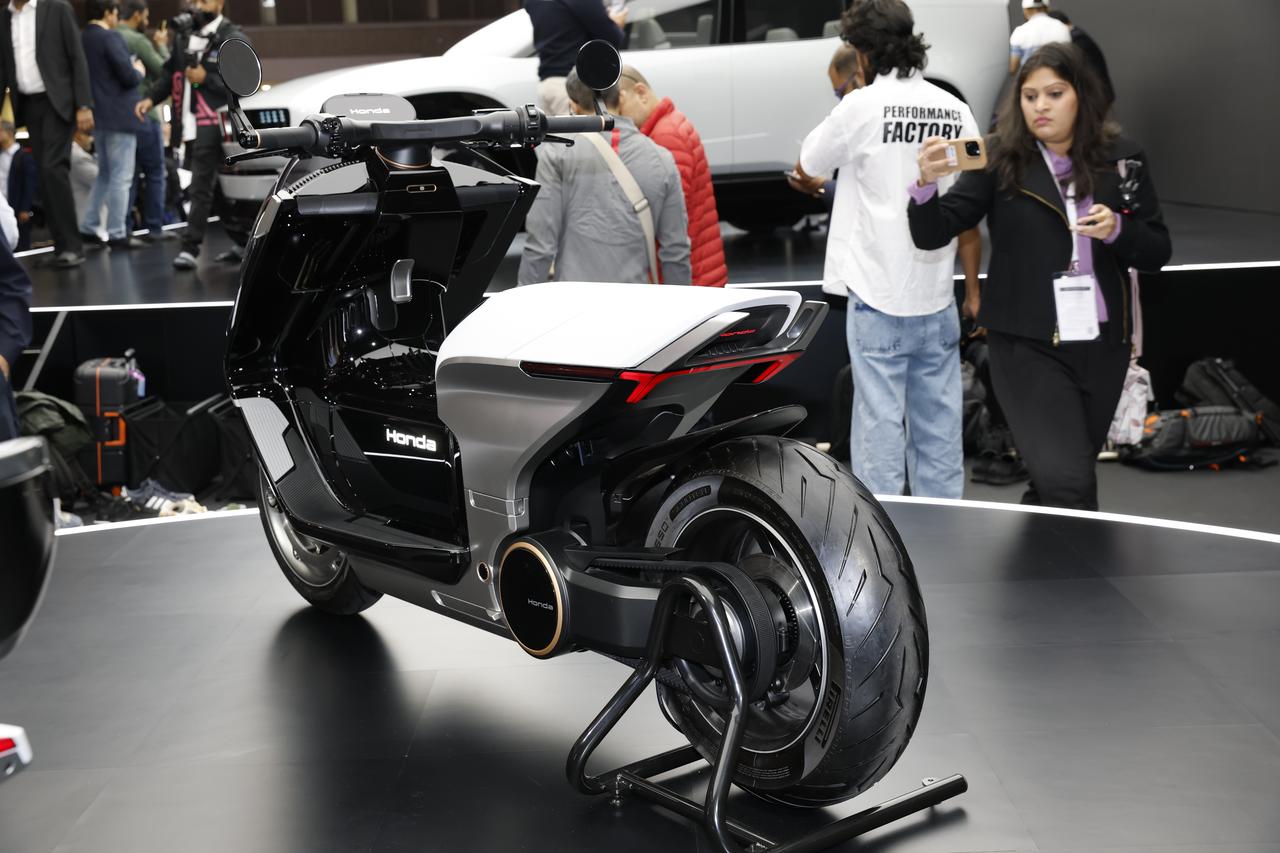 画像 : 3番目の画像 - 【写真15枚】ホンダ「EV アーバン コンセプト」 - webオートバイ