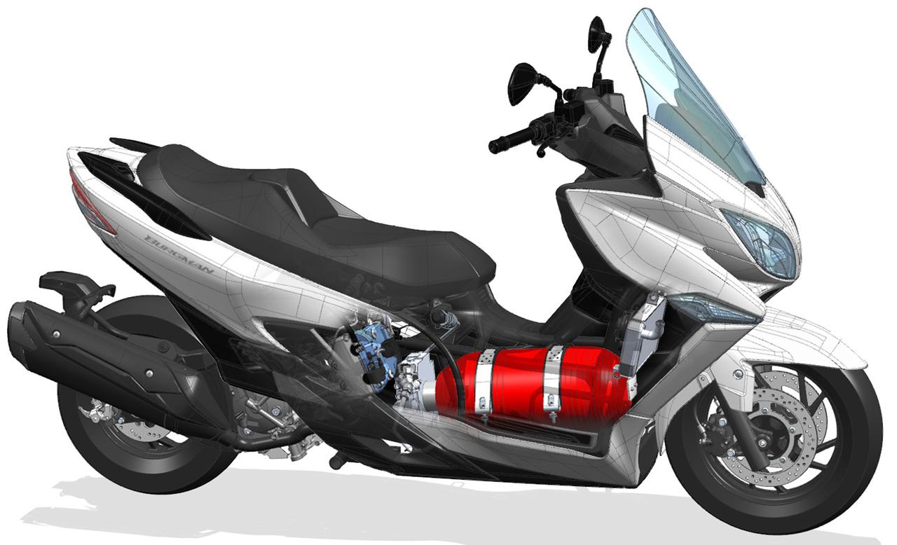 画像: ▲実車にラジエーターや燃料タンクの位置関係を反映する前に試行錯誤は繰り返したものの、開発チームに凄腕のレイアウターがいたおかげで、実際のはめ込み段階では割とすんなりいった、と、開発チームの主査・二宮至成さんが笑顔で話してくれた。