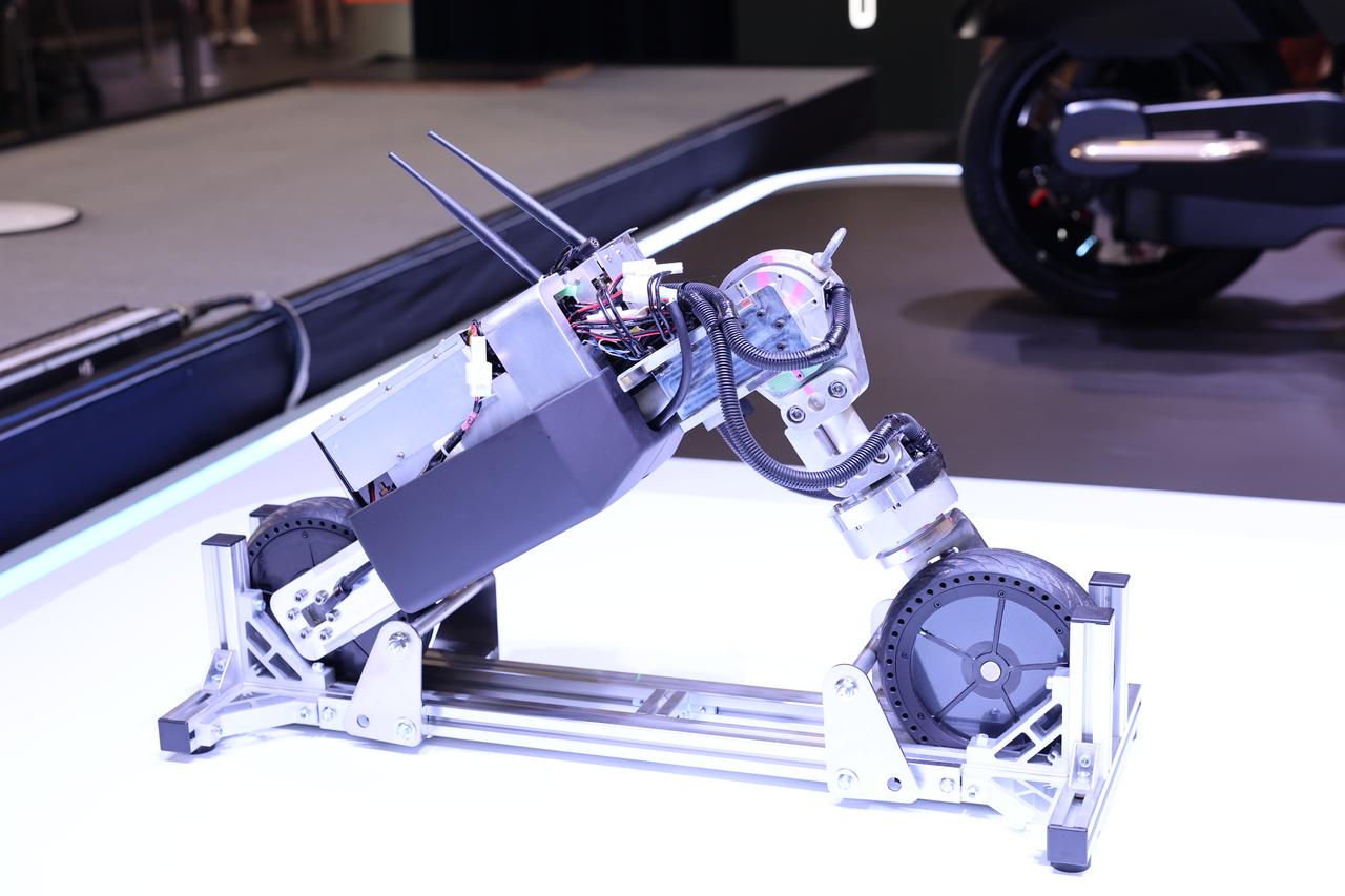 画像 : 14番目の画像 - 【写真16枚】ヤマハ「MOTOROiD：Λ」 - webオートバイ