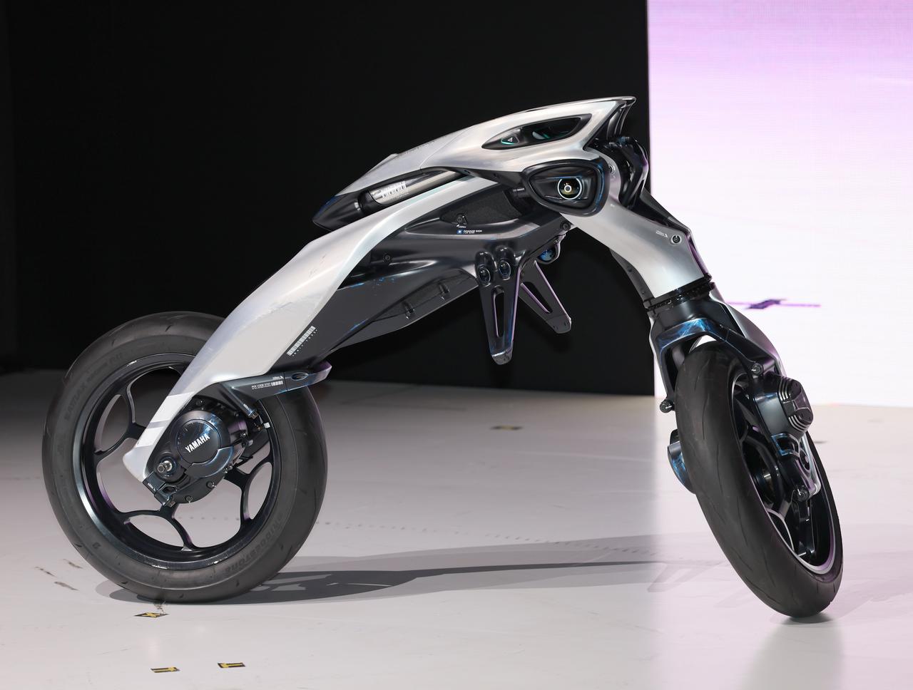 画像4: 【ワールドプレミア】ヤマハ「MOTOROiD:Λ(ラムダ)」AI強化学習とSim2Real技術で“自ら学ぶバイク”が進化する未来へ【ジャパンモビリティショー2025】