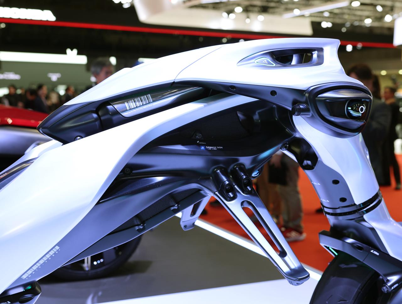 画像 : 12番目の画像 - 【写真16枚】ヤマハ「MOTOROiD：Λ」 - webオートバイ