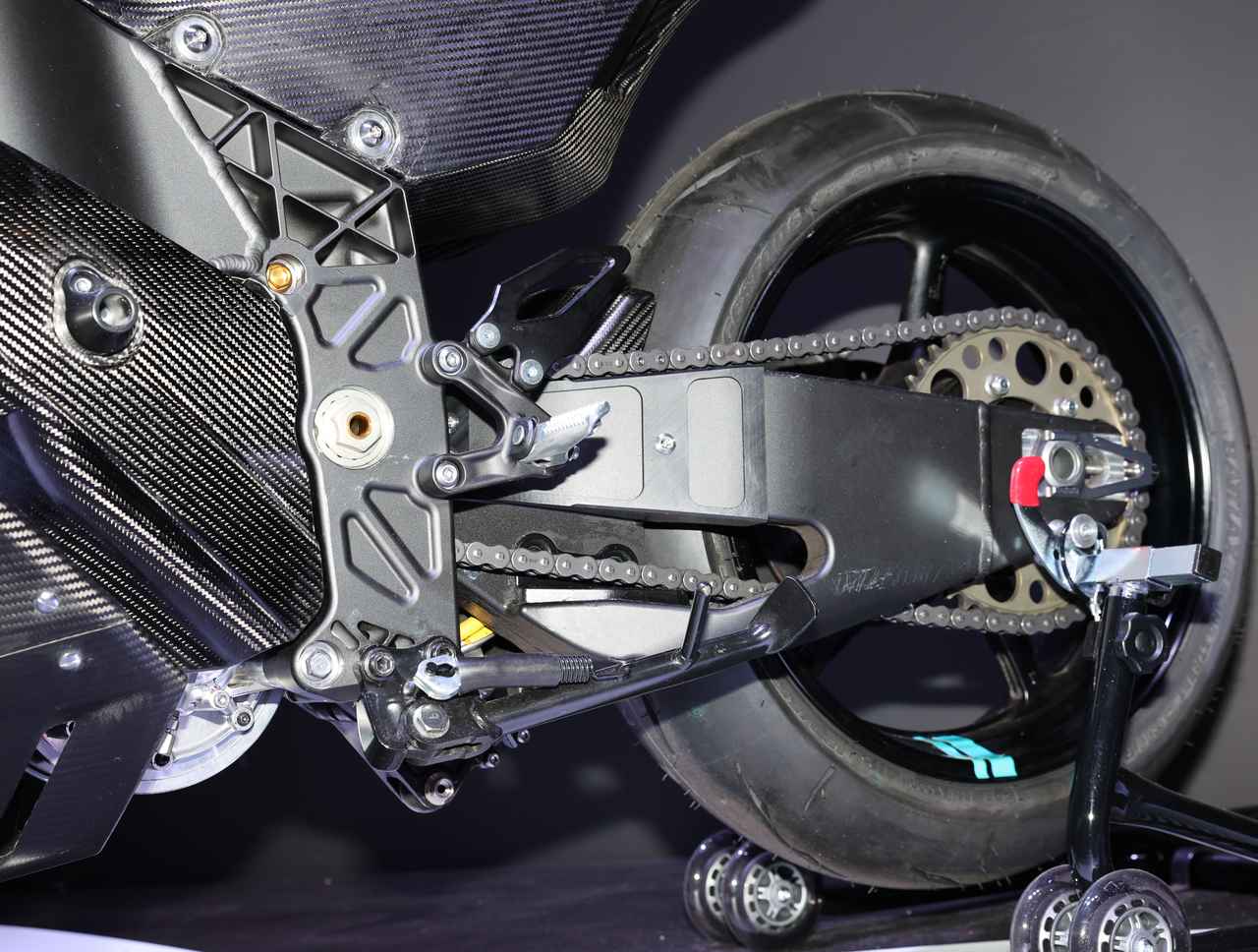 画像10: 【ワールドプレミア】ヤマハ「PROTO BEV」ライダーの操る喜びを追求したEVスーパースポーツ!【ジャパンモビリティショー2025】