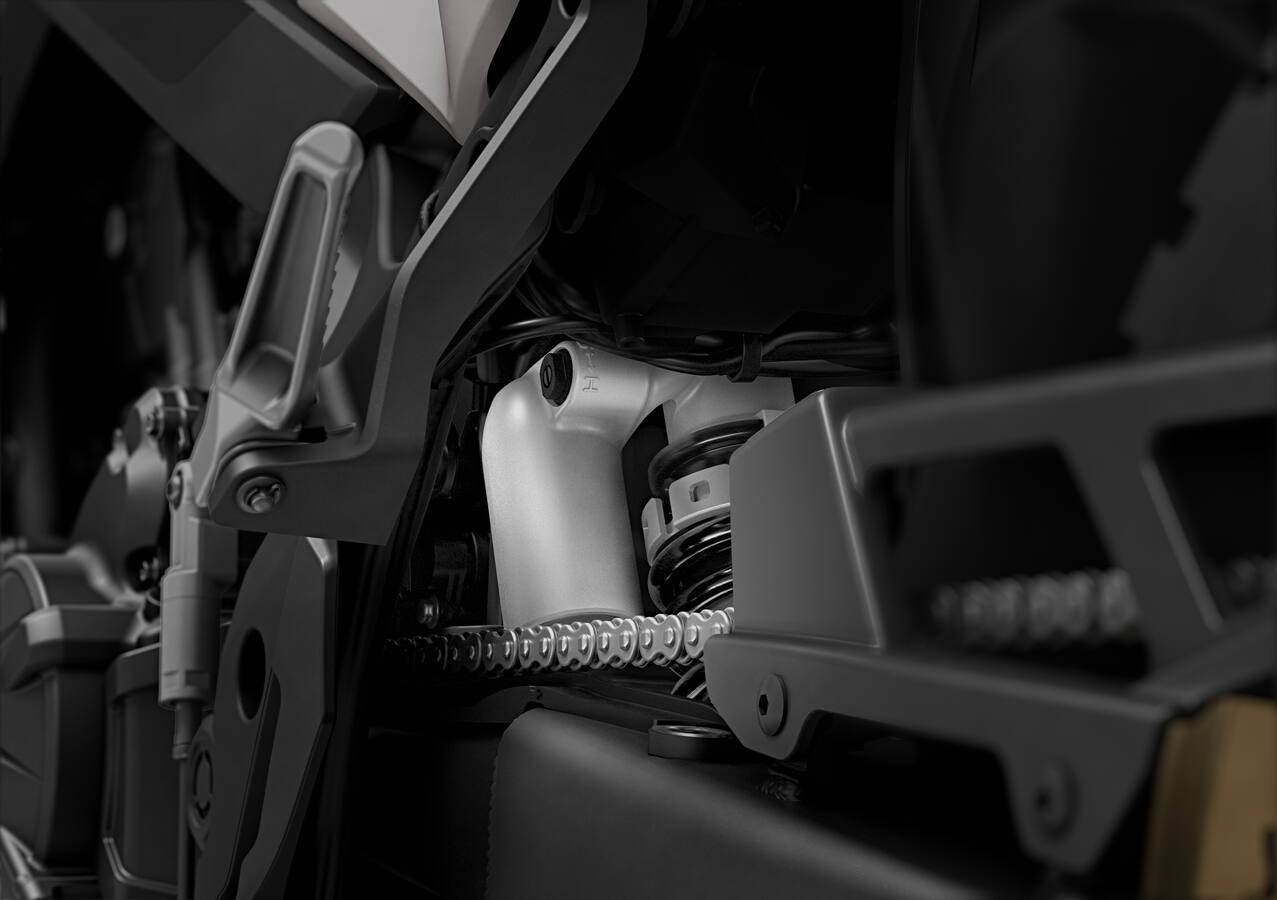 画像2: ホンダ「XL750 トランザルプ」の欧州向け2026年モデルが足まわりをアップデートして登場!Eクラッチ搭載モデルも追加され国内導入に期待!【2026速報】