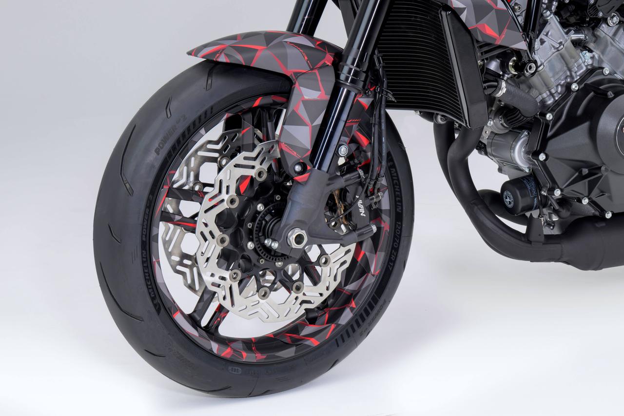 画像17: 【世界初公開!】ホンダ「V3R 900 E-Compressor Prototype」登場! 世界初の電子制御ブースト技術搭載のV3スポーツ!【2026速報】