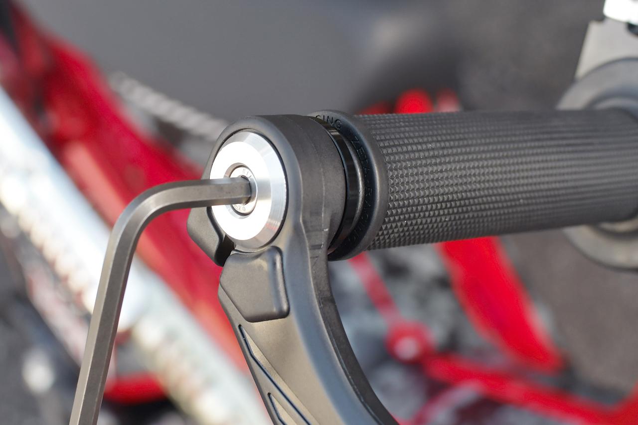 画像6: アントラーハンドガードをハンターカブに取り付けてみるけど、 純正ハンドルだと付かないしレバーのクリアランスもギリギリだったので工夫してみた