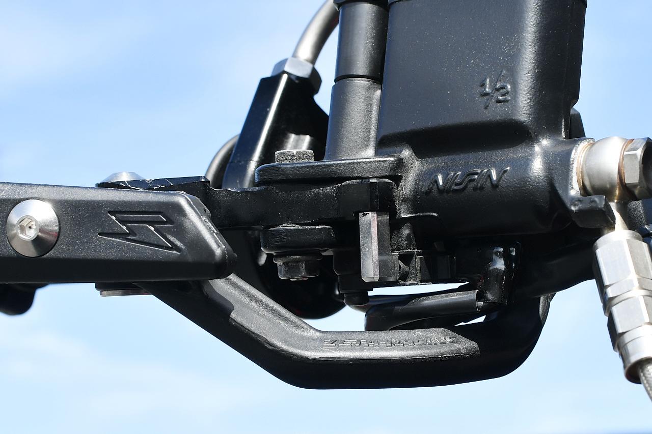 画像9: アントラーハンドガードをハンターカブに取り付けてみるけど、 純正ハンドルだと付かないしレバーのクリアランスもギリギリだったので工夫してみた