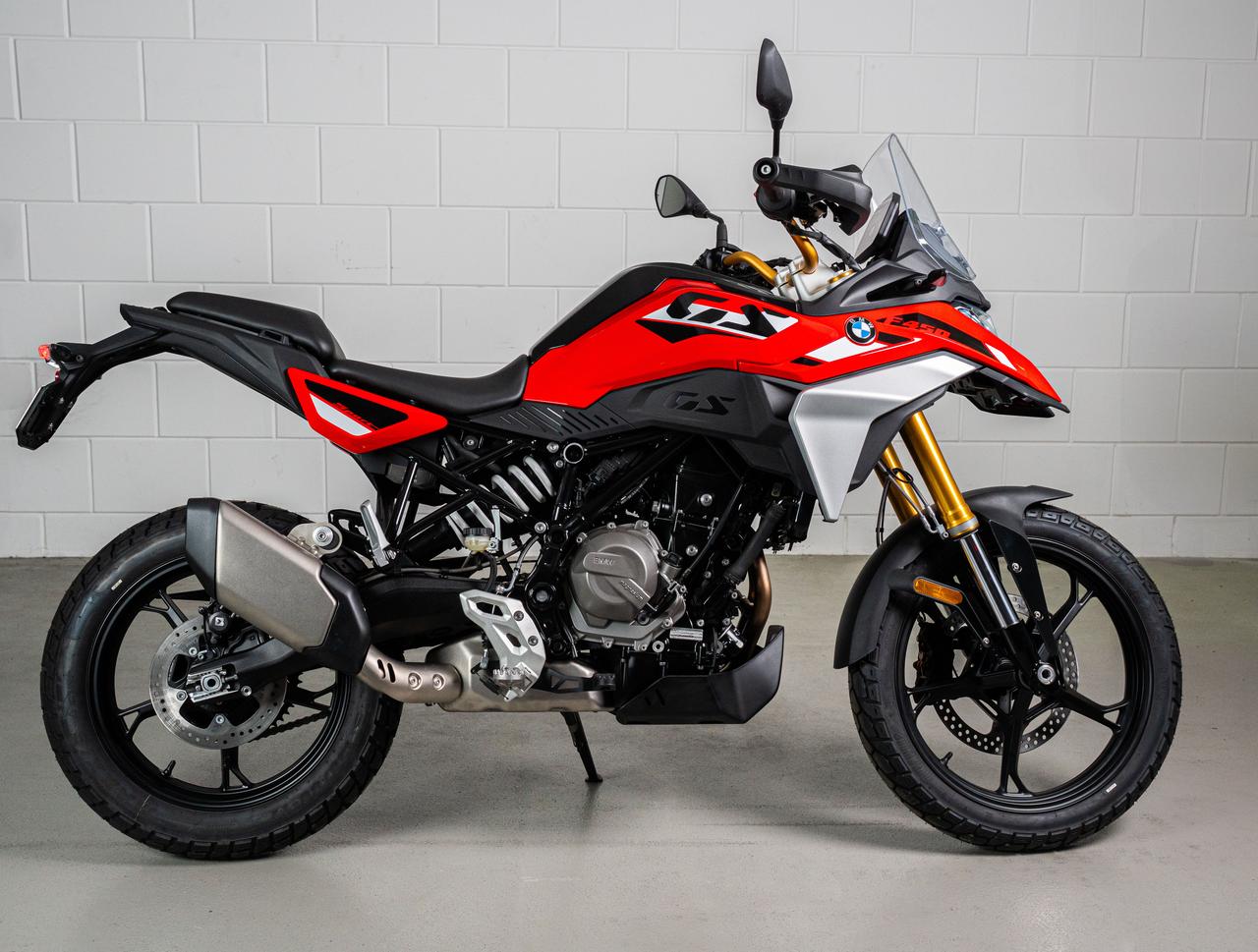 画像9: 【クラッチ操作不要のERC搭載!】BMW「F450GS」市販型登場! 革新メカ搭載の“スモールGS”を詳細解説!【2026速報】