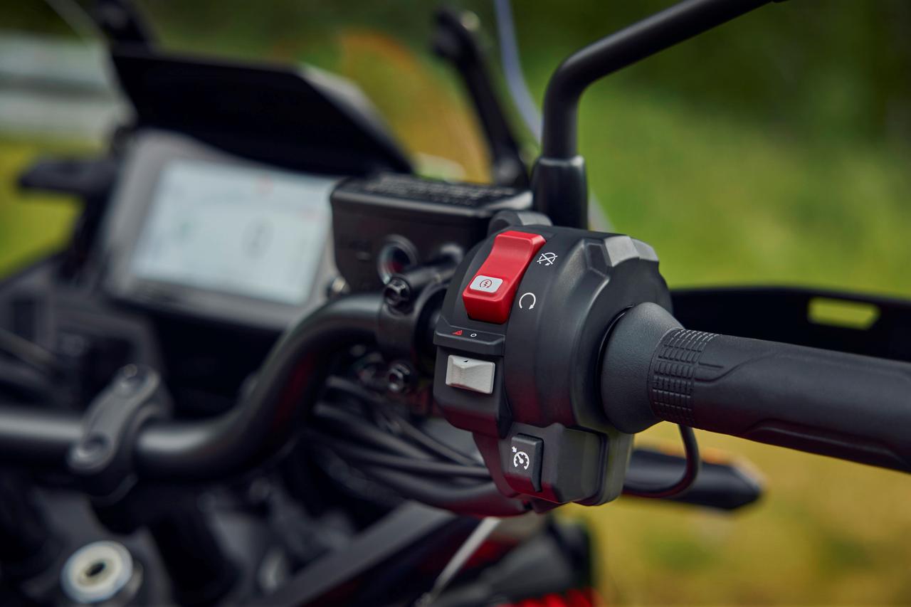 画像14: 【世界初公開!】ホンダ「CB1000GT」ホーネットの血統を継ぐハイパフォーマンスツアラー登場!【2026速報】