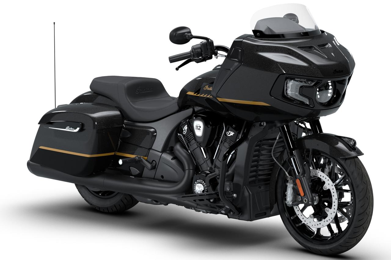 画像3: Indian MOTORCYCLE Challenger Dark Horse with 112 Package 2026年モデル 総排気量:1834cc エンジン形式:水冷4ストV型2気筒 シート高:672mm 車両重量:388kg