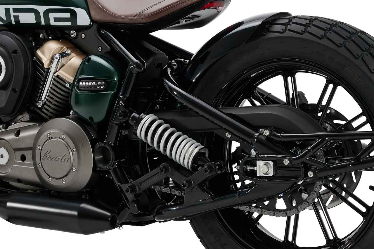 画像2: 空冷風Vツイン＆極太タイヤでトラコン搭載⁉ 個性あふれるベンダ「ナポレオンボブ250」が日本で発売