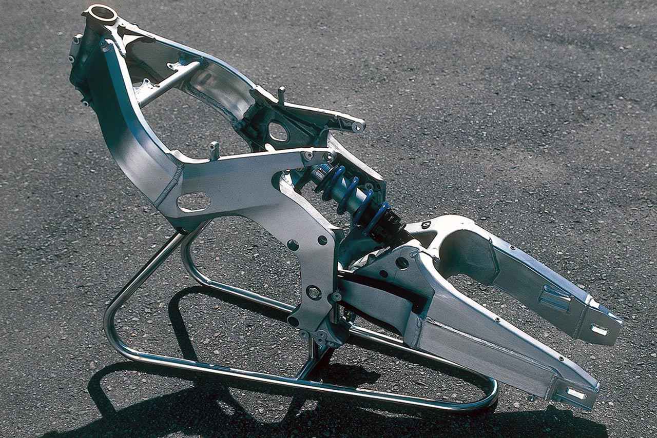 画像 : 5番目の画像 - 【写真17枚】ホンダ「CBR250RR（MC22）」（1990年） - webオートバイ