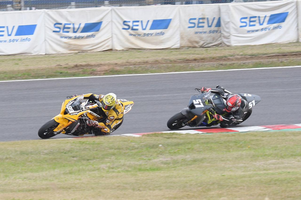 画像: 國川+イエローコーンを最後の最後まで追い詰めた奥田+フクダテクニカOV-43