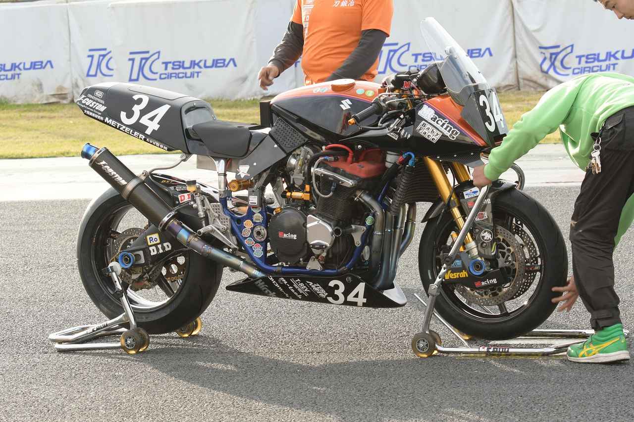 画像: オリジナルフレーム+油冷エンジンでもカタナのシルエットをキープする、行方知基選手+レーシングチーム刀鍛冶