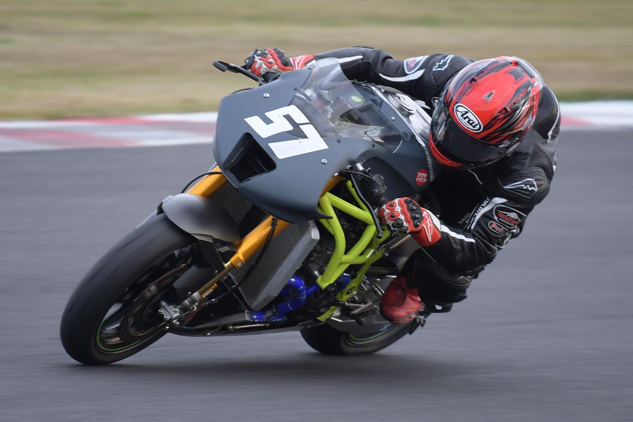 画像: フクダテクニカによるOV-43を駆る奥田教介選手。現在は世界耐久チーム・チームエトワールの一員です