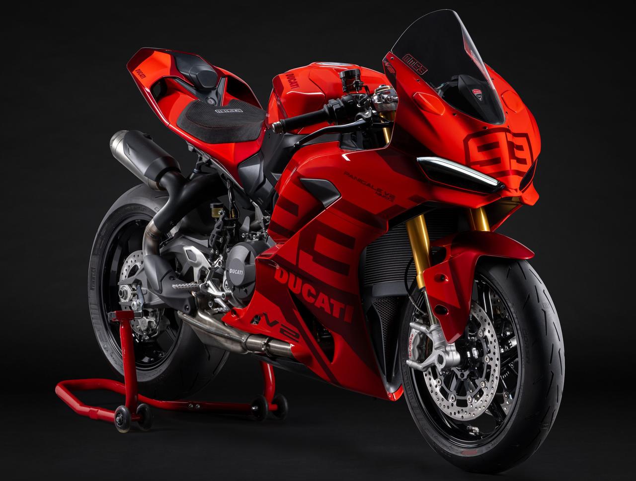 画像: DUCATI Panigale V2 MM93 特別仕様・限定生産車 総排気量:890cc エンジン形式:水冷4ストDOHC4バルブV型2気筒 シート高:837mm 車両重量:175.5kg(燃料除く) 発売予定時期:2026年7月