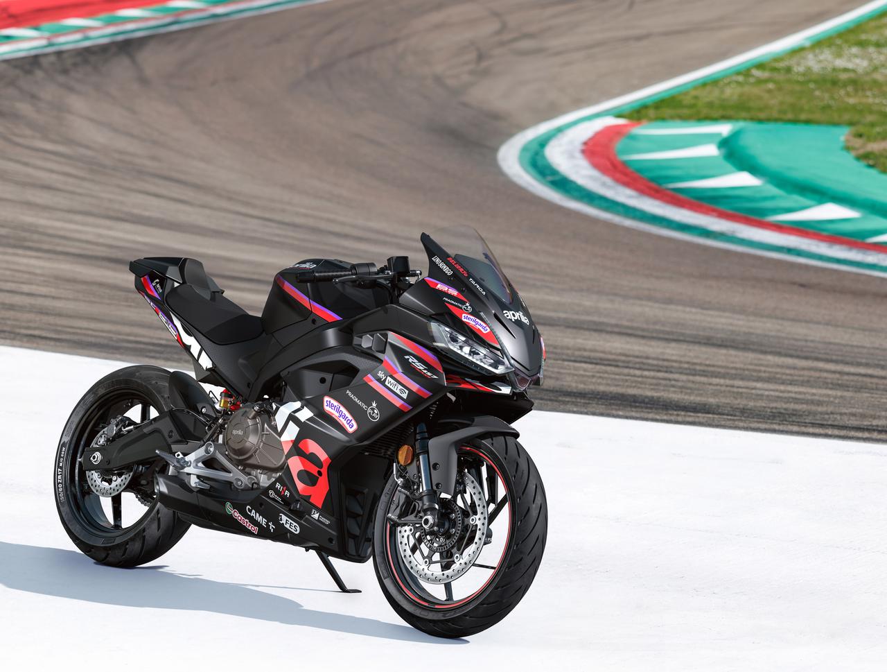 画像: アプリリア「RS 457」にMotoGPマシンのグラフィックを纏う上位グレード「GP レプリカ」が登場！【2026速報】 - webオートバイ