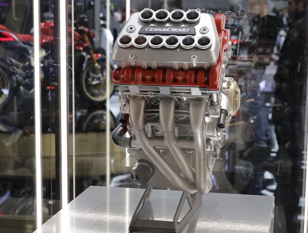 画像 : 2番目の画像 - 【写真6枚】MVアグスタ「CINQUE CILINDRI engine concept」 - webオートバイ