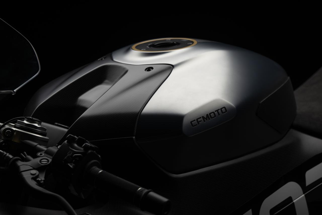 画像 : 13番目の画像 - 【写真16枚】CF MOTO「V4 SR-RR PROTOTYPE」 - webオートバイ