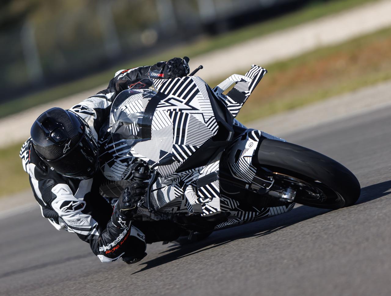 画像 : 15番目の画像 - 【写真16枚】CF MOTO「V4 SR-RR PROTOTYPE」 - webオートバイ