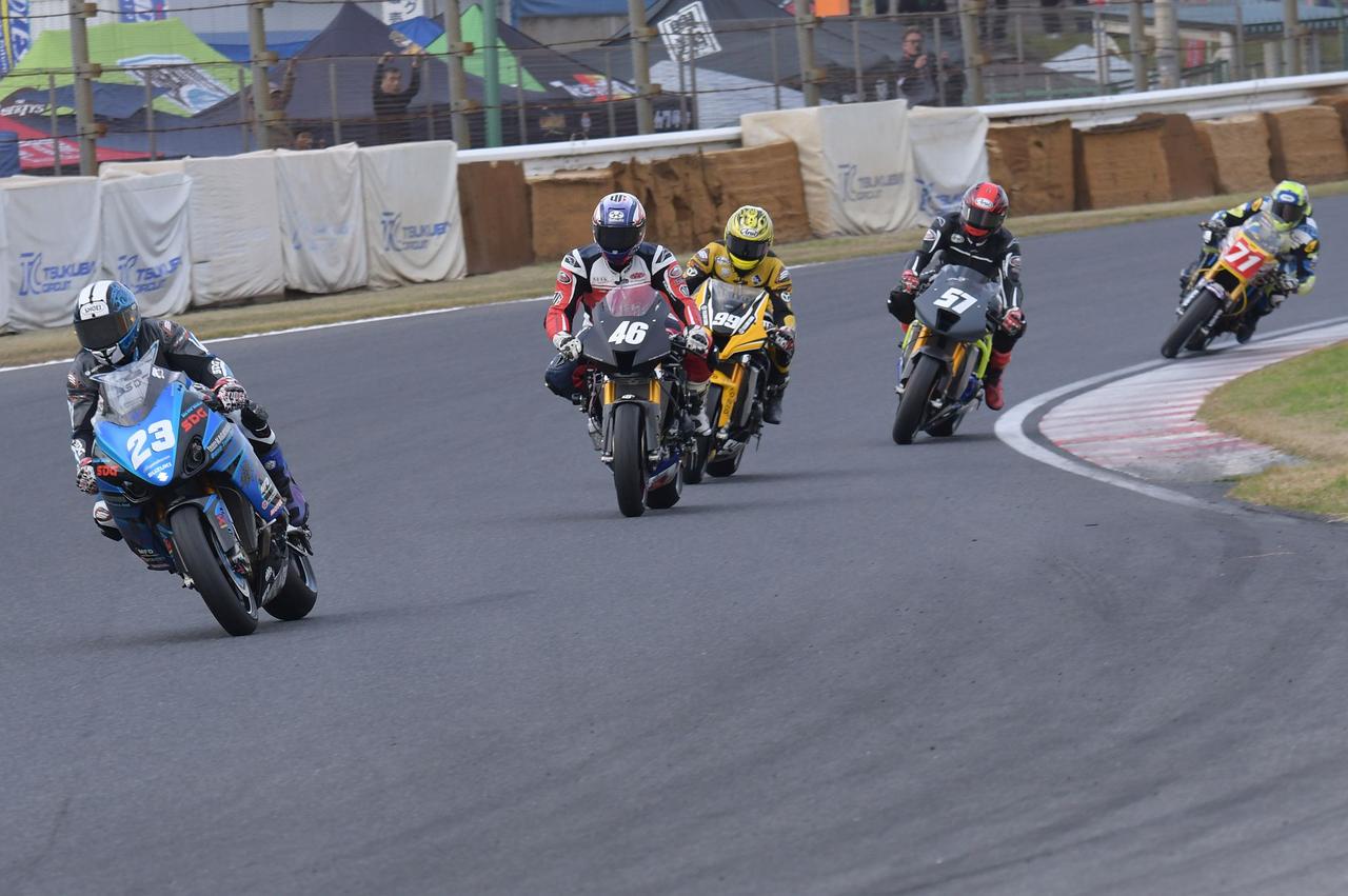 画像: 加賀山+鐵隼がリード、新庄ZRXが追うのが最新SSエンジン+オリジナルフレーム車