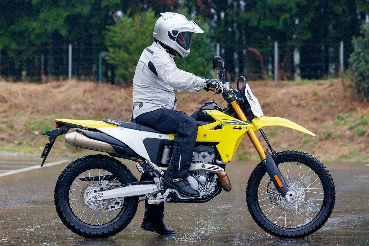 画像1: スズキ「DR-Z4S」ライディングポジション・足つき性