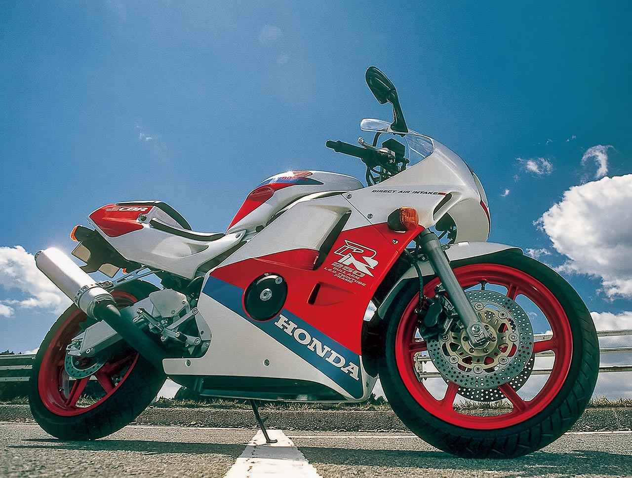 画像 : 1番目の画像 - 【写真17枚】ホンダ「CBR250RR（MC22）」（1990年） - webオートバイ