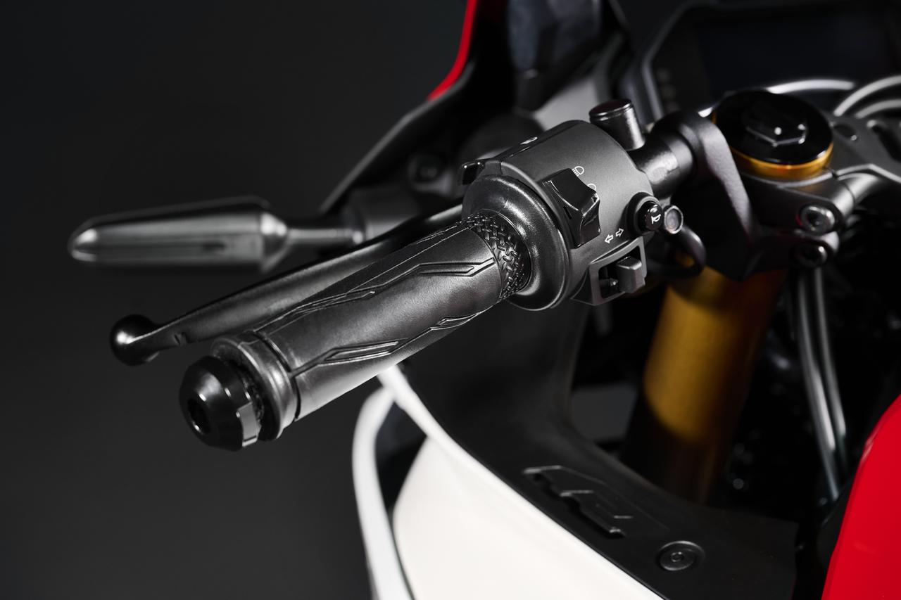 画像 : 11番目の画像 - 【写真22枚】ヤマハ「YZF-R3 70thアニバーサリーエディション」 - webオートバイ