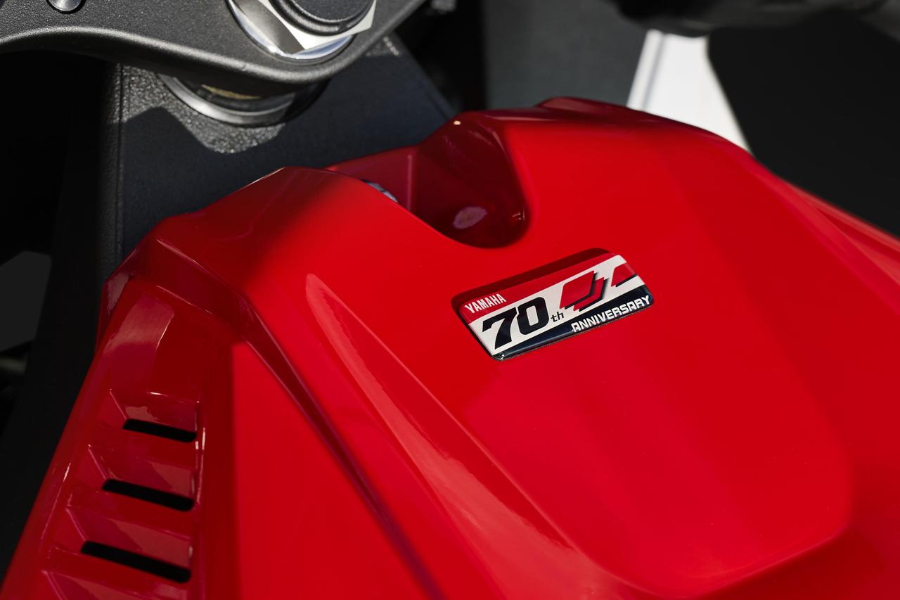 画像2: ヤマハ発動機が創立70周年記念カラーのYZF-Rシリーズを4機種発表! 1999年のYZF-R7(OW02)をイメージした配色を採用【2026速報】