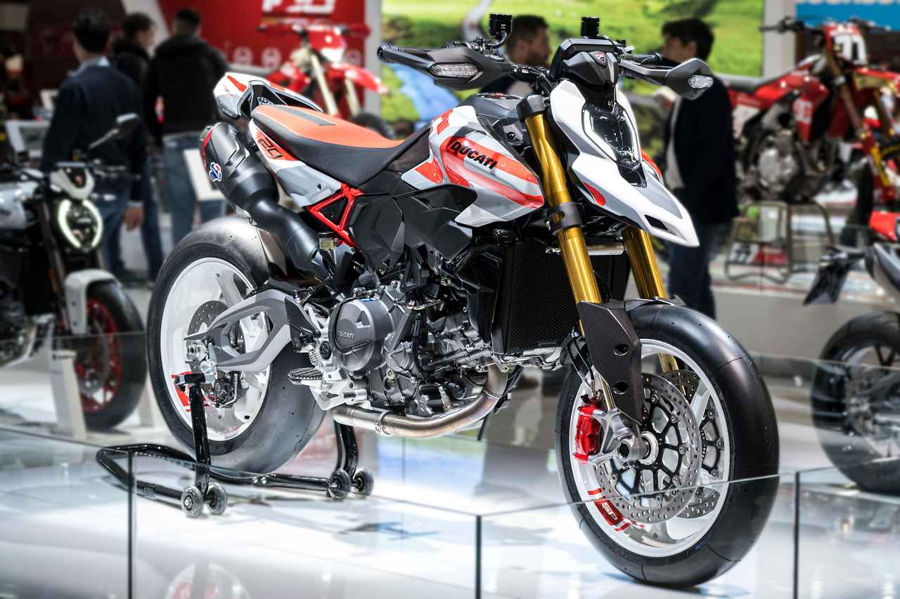 画像: Ducati Hypermotard V2/SP 2026年モデル 総排気量:890cc エンジン形式:水冷4ストDOHC4バルブV型2気筒 シート高:880mm 車両重量:180kg/ 177kg(SP) 税込価格:199万円 ※写真はSP、SPの価格は未公開