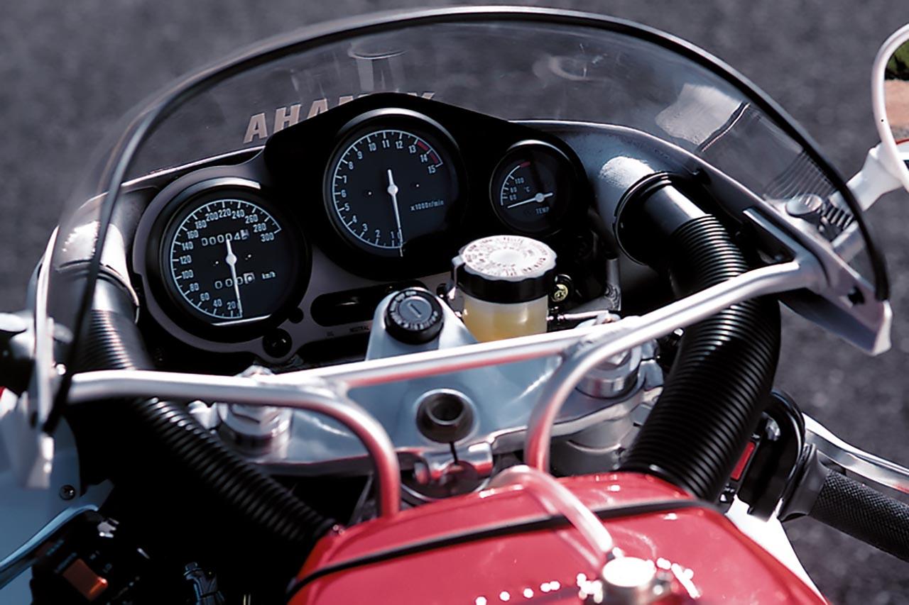 画像 : 2番目の画像 - 【写真10枚】ヤマハ「FZR750R（3FV1）」（1989年） - webオートバイ