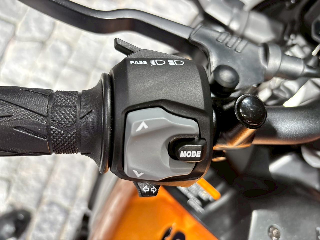 画像2: ▶ハンドルまわり