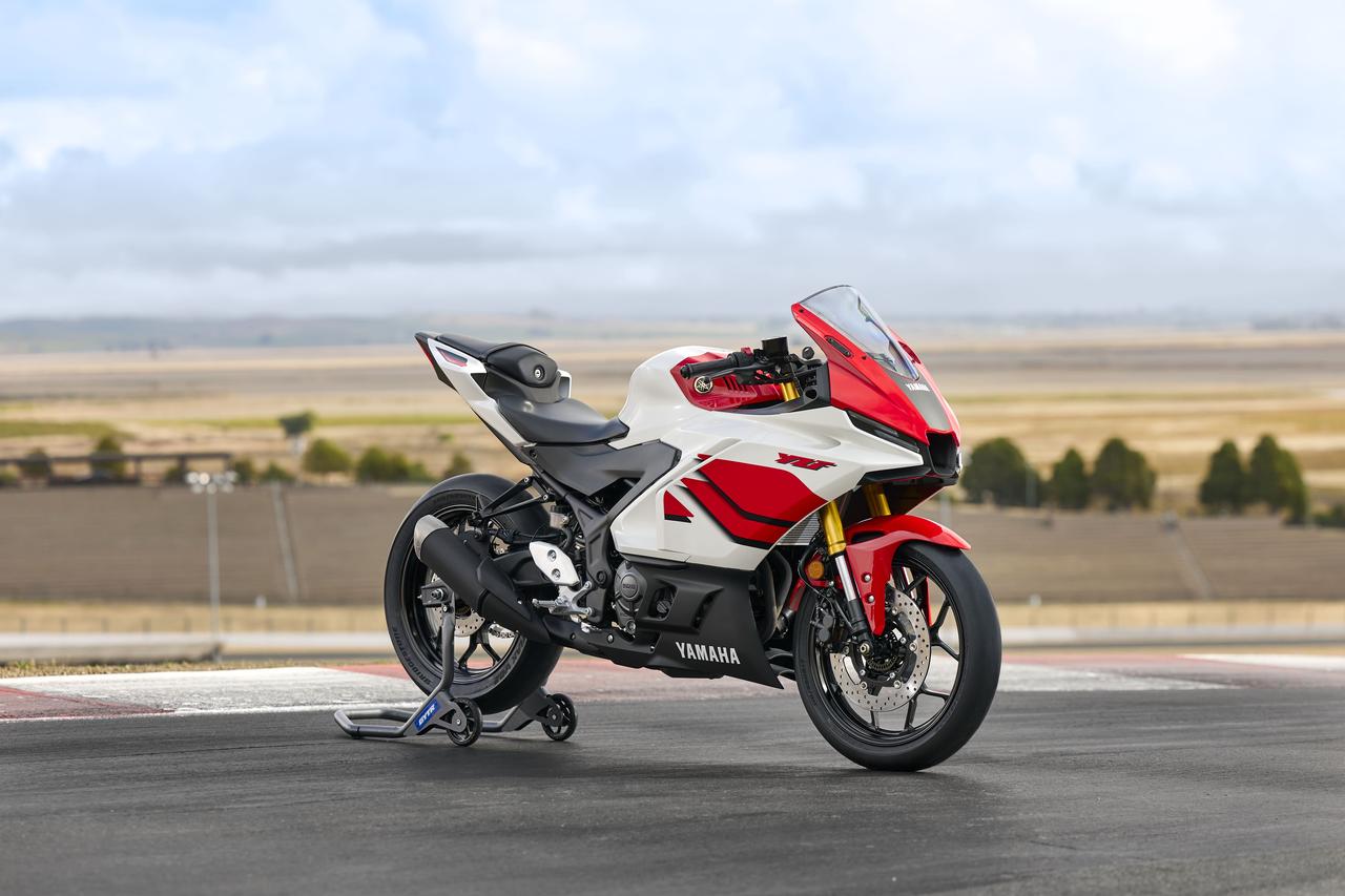 画像 : 21番目の画像 - 【写真22枚】ヤマハ「YZF-R3 70thアニバーサリーエディション」 - webオートバイ
