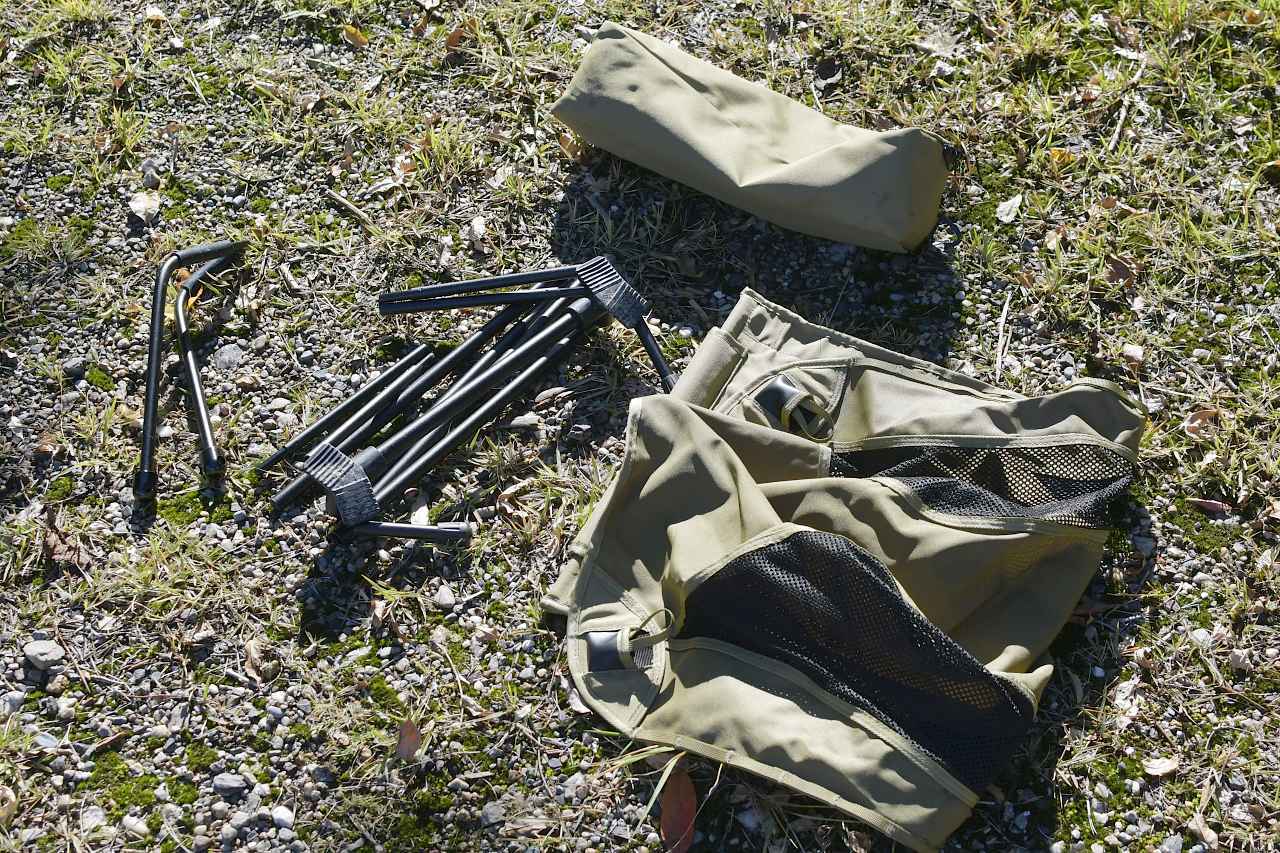 画像2: ハイバックローチェアMILの組み立て方