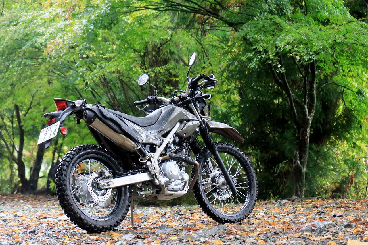 画像: ▲リアタイヤはパンク修理がしやすいチューブレスタイプを採用している。