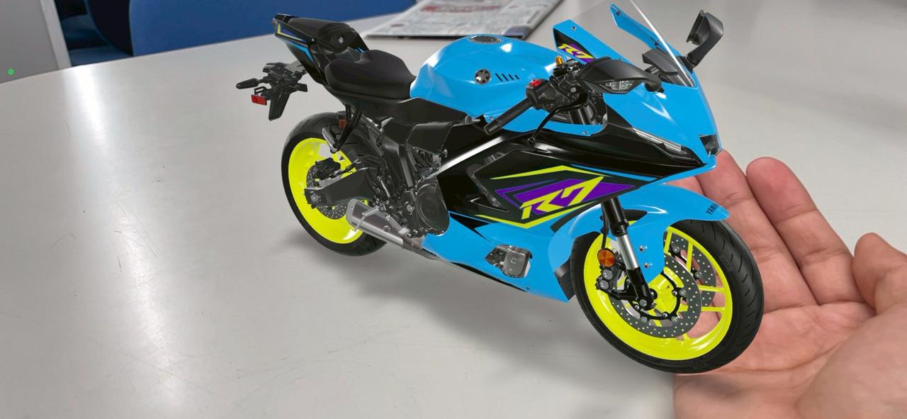 画像: 「AR」・「オブジェクト」のどちらのモードでも、ズームしたり引いてみたり、様々な角度からYZF-R7を楽しむことができます。スマホさえあればどこでもできるので、チェックしてみてください!