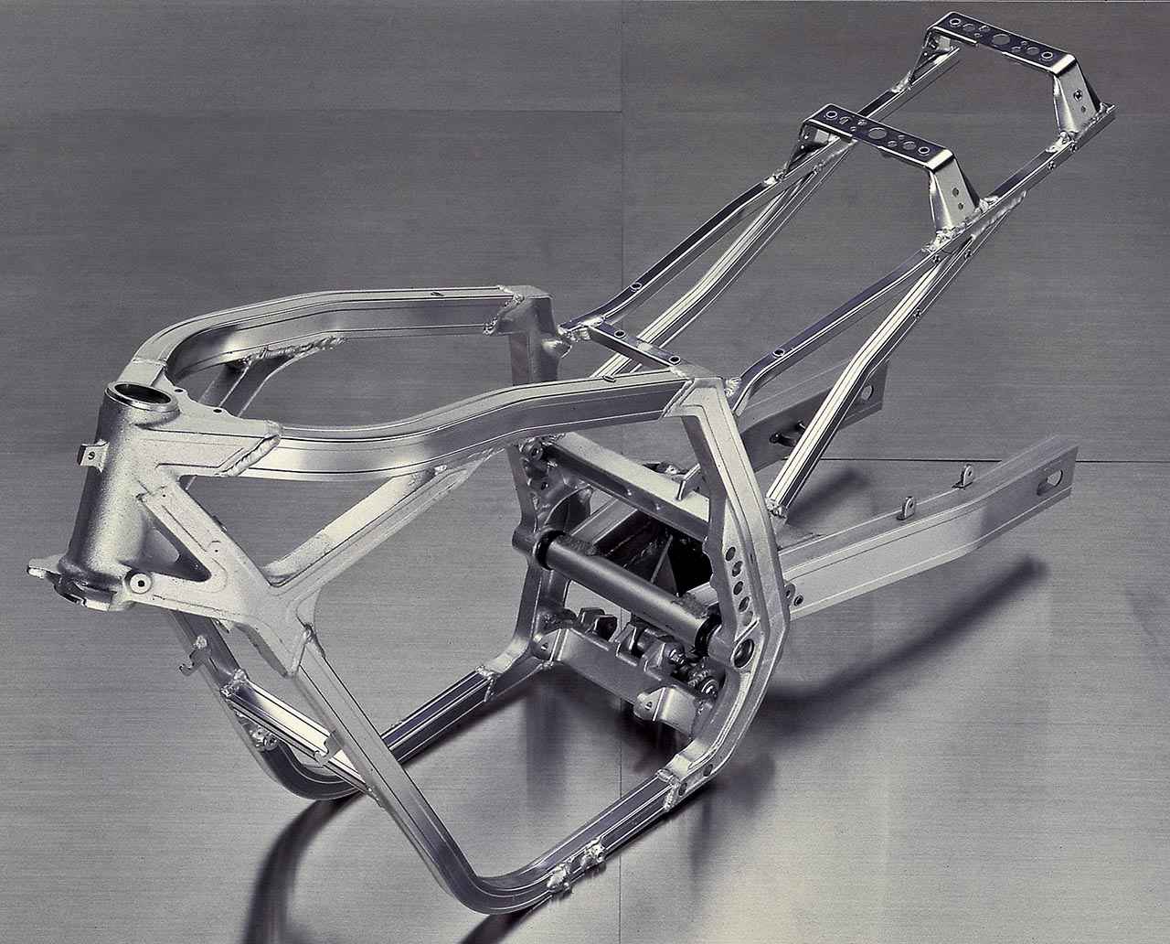 画像4: スズキ「GSX-R750（GR71F）」（1985年）各部装備・ディテール解説