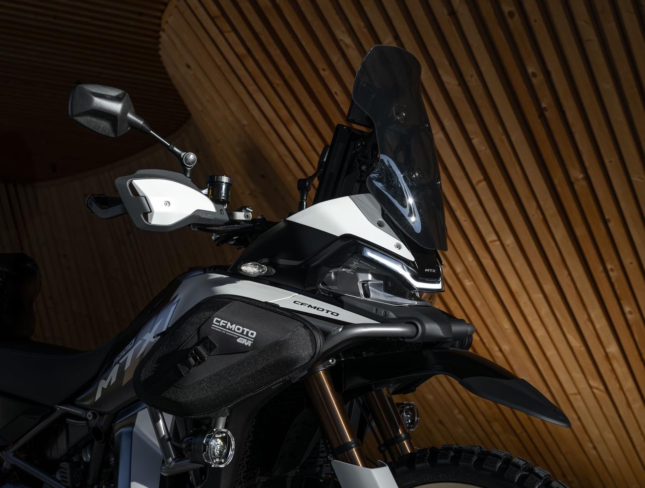 画像3: 【世界初公開!】CF MOTO「1000MT-X」946ccパラレルツインを搭載するフラッグシップ・アドベンチャー誕生!【2026速報】