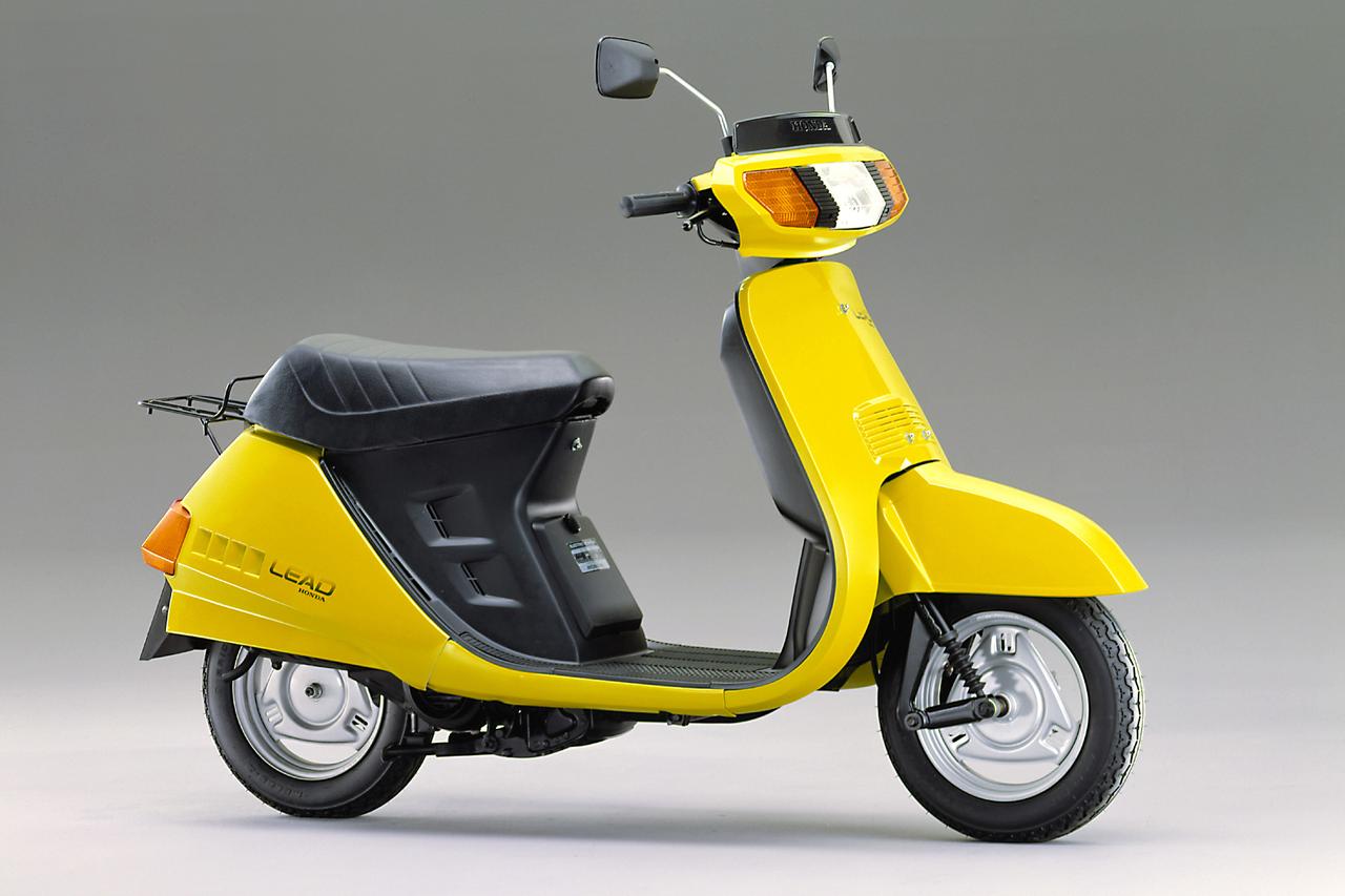 画像: 全長×全幅×全高:1675×665×1070mm 車両重量:70kg〈78kg〉 ※写真はホンダ「リード 50 デラックス」 ※〈〉内は「リード80 デラックス」