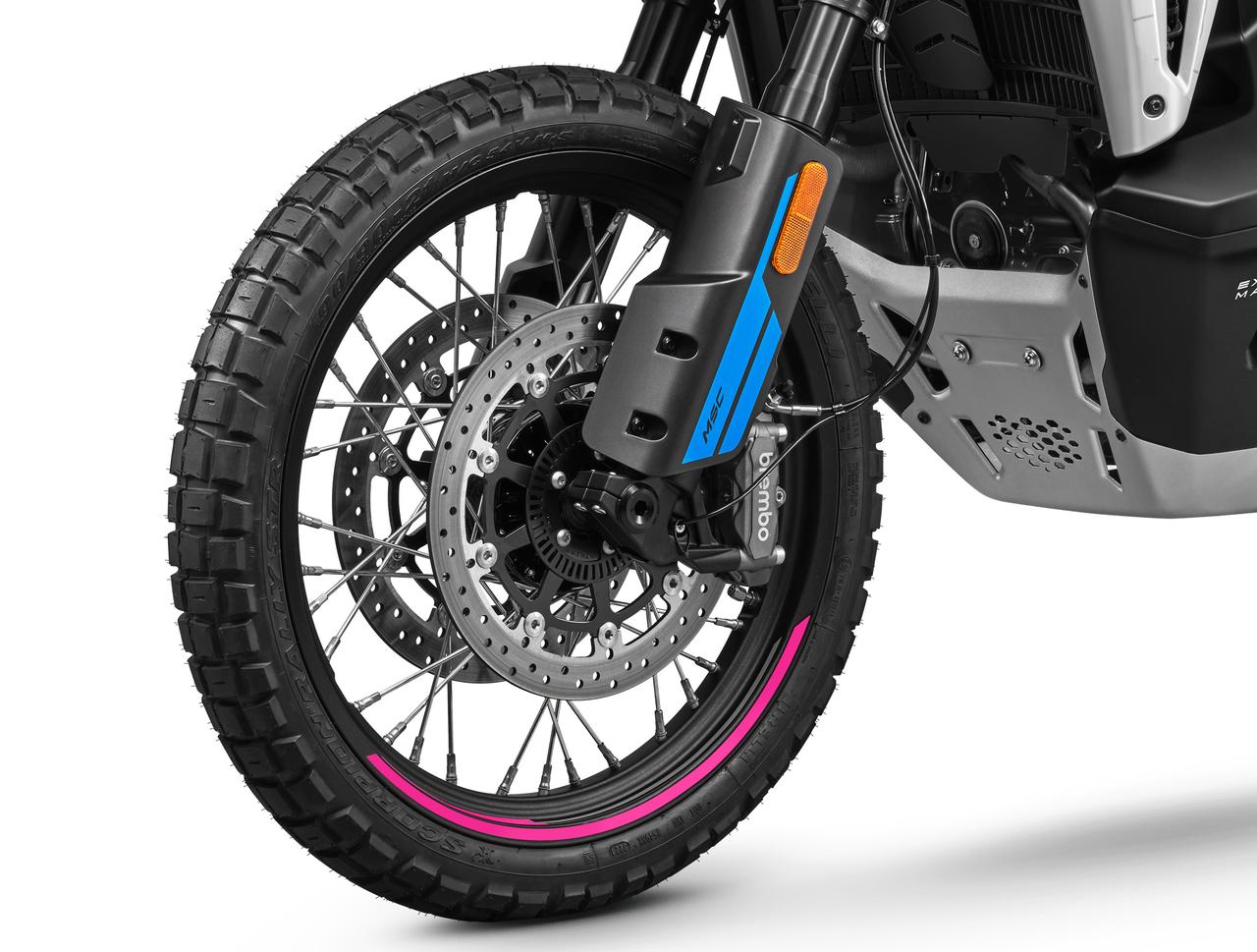 画像1: 【世界初公開!】CF MOTO「1000MT-X」946ccパラレルツインを搭載するフラッグシップ・アドベンチャー誕生!【2026速報】