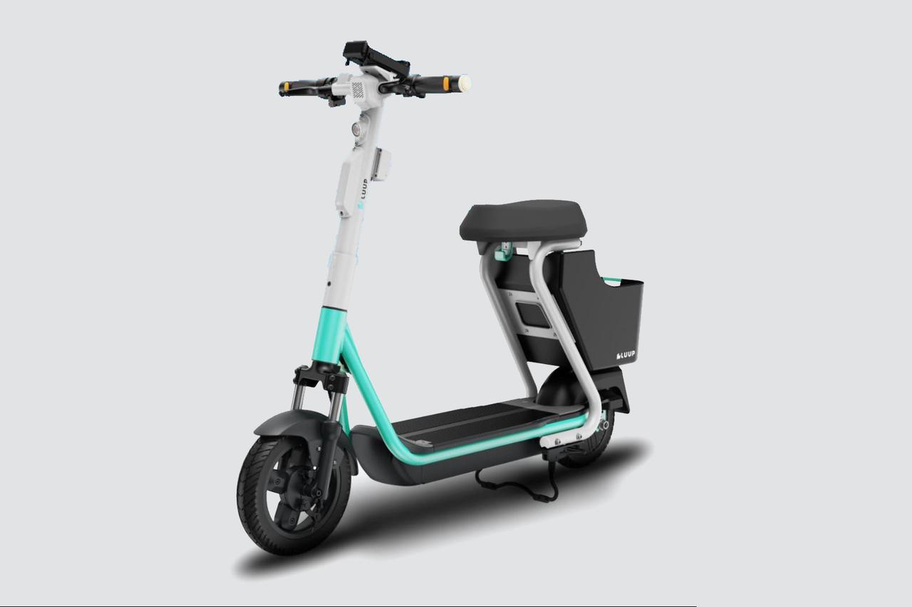 画像: LUUPに待望のスクータータイプが登場。座って乗れる「電動シートボード」を横浜で提供開始 - スマートモビリティJP