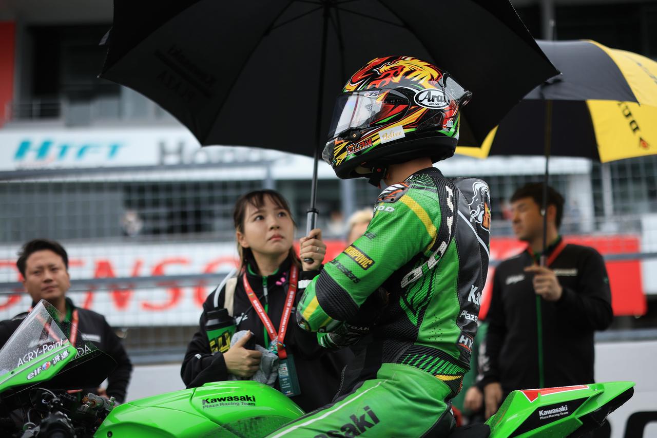 画像: ▲スタート前に集中力を高めていく岩戸選手。