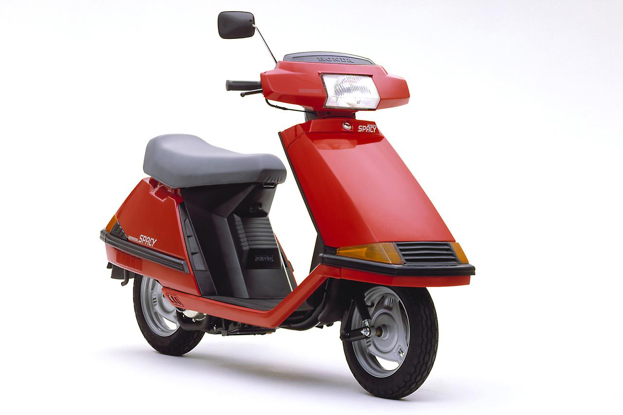 画像: 全長×全幅×全高:1705×675×1050mm 車両重量:73kg ※写真はデラックスタイプ